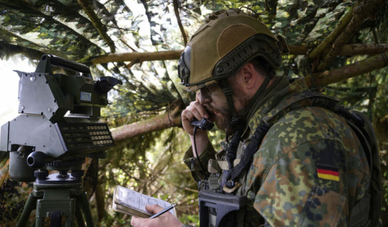 Almanya, NATO askeri harcama gayelerini erkenden aşmayı planlıyor