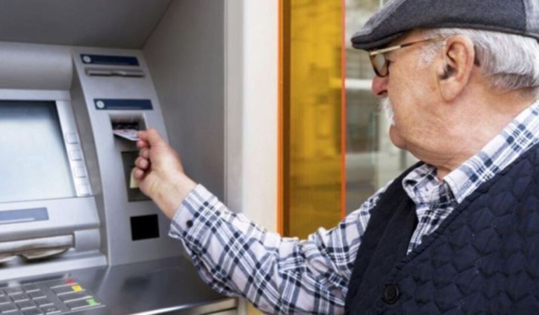 Bankalar emekli maaşına bloke koyabilecek