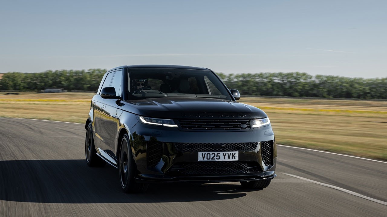 goodwood-senlik-of-speed-2025te-range-rover-defender-discovery-ve-jaguar-ruzgari-3fSuMmqN.jpg