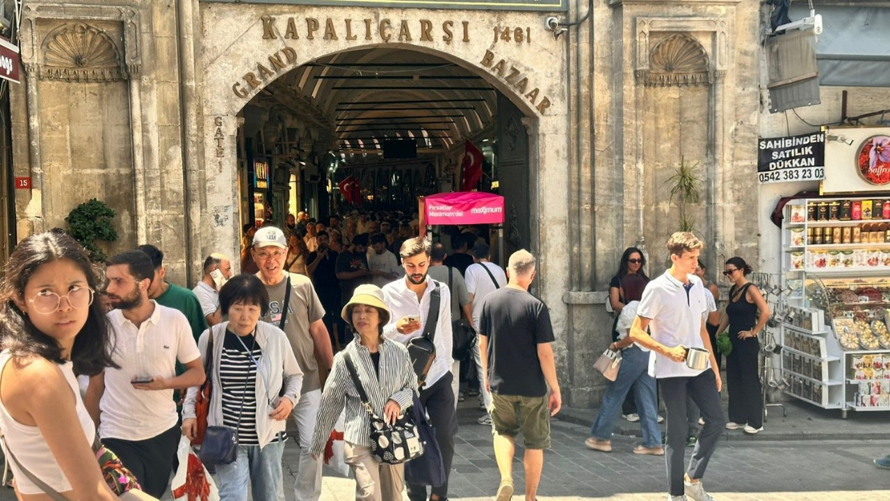 kapalicarsi-yilin-birinci-6-ayinda-5-milyon-turistagirladi-KWD9akKC.jpg