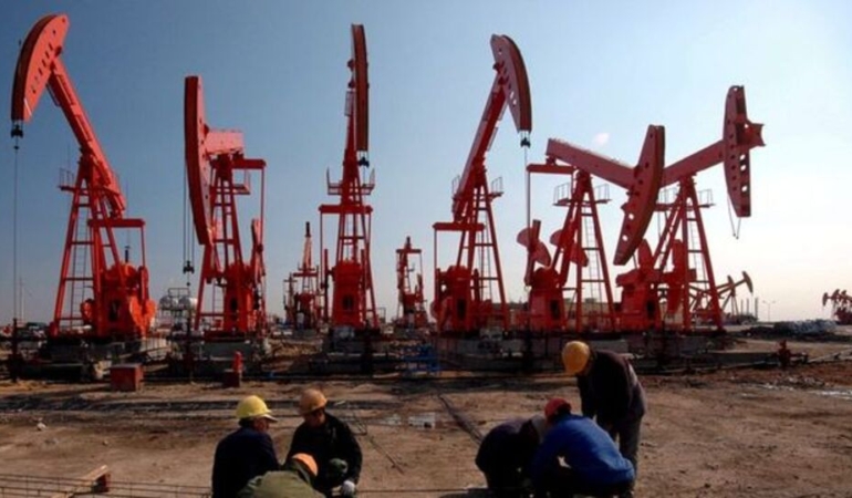 Petrol üretim artışı haberiyle düşüşte