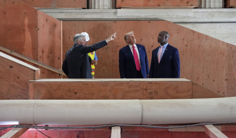 Trump’tan yeni Powell açıklamaları