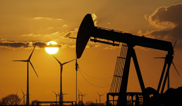 Arz fazlası kaygıları petrol fiyatlarını aşağı çekiyor