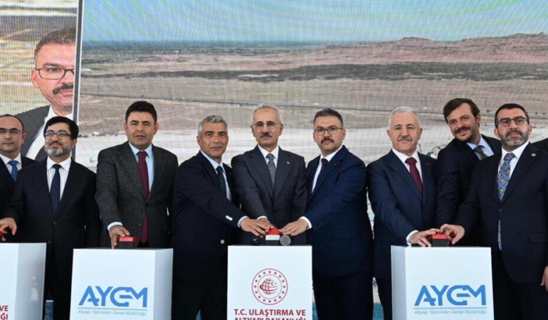 Bakan Uraloğlu: Zengezur Koridoru Çin’den İngiltere’ye ticareti geliştirecek