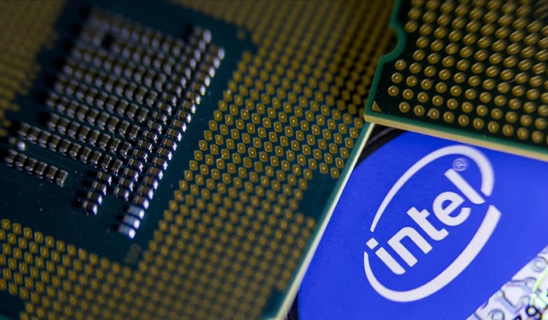 Fitch, Intel’in kredi notunu düşürdü