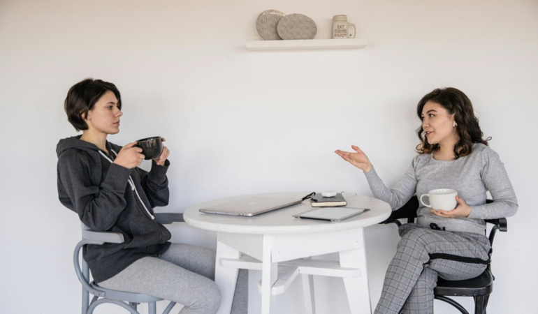 Her lisanı anlayıp konuşmak mümkün oluyor! iOS 26 ile AirPods’ta anlık çeviri periyodu başlıyor