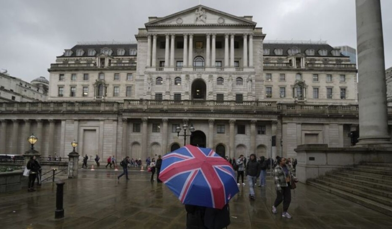 İngiltere iktisadı beklentilerin üzerinde büyüdü