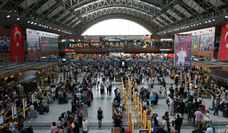 Sabiha Gökçen, yolcu ve uçuş trafiğinde 8 rekor birden kırdı