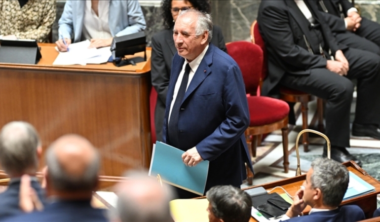 Fransa’da hükümet düştü