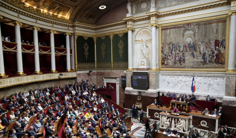 Fransa’da Macron’un azline ait önerge Parlamentoya sunuldu