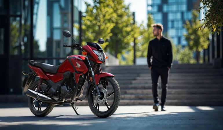 Honda CB125F yenilendi: Düşük tüketim, yüksek teknoloji! Start-stop özelliğiyle 730 km menzille sahip