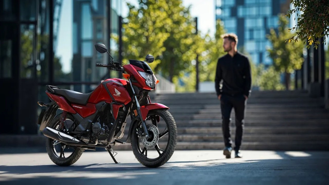 honda-cb125f-yenilendi-dusuk-tuketim-yuksek-teknoloji-start-stop-ozelligiyle-730-km-menzille-sahip-8QrjStLO.jpg