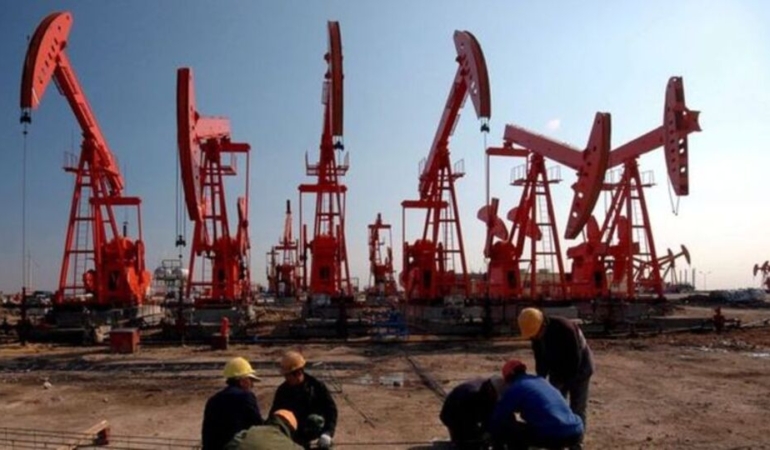 Petrol fiyatları arz fazlası kaygılarıyla geriledi