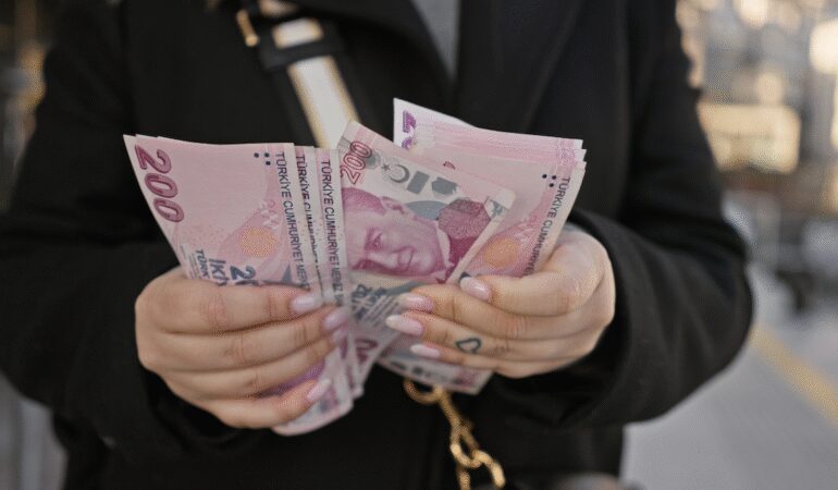 Türkiye’nin dev bankasında IBAN krizi: Para transferleri aktarılamıyor