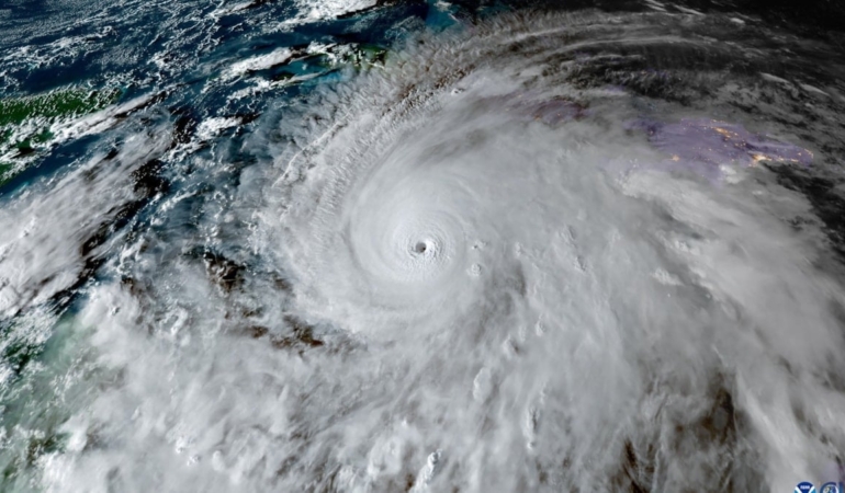 174 yılın en büyük fırtınası ülkeyi vurdu: Şehirler boşaltıldı