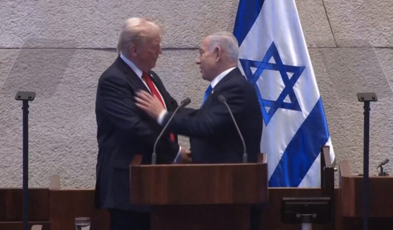 22 ülkenin başkanları toplantıya başlamak için İsrail’deki Trump’ı bekliyor