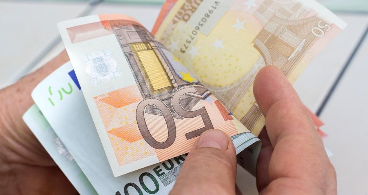 ab-dagilma-surecinde-diyerek-ulkenin-euroya-gecmesini-reddetti-9BtSt3hk.jpg