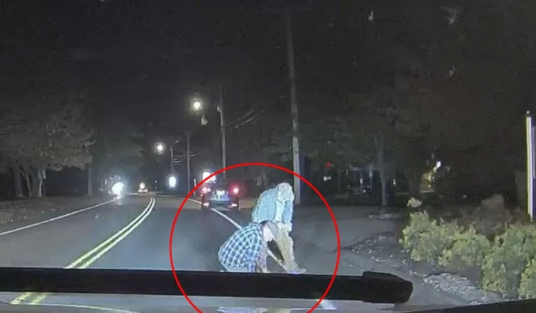 Arabadan düşen 310 bin TL’yi cebine atıp kaçtı: Polis mahalleliye çağrı yaptı