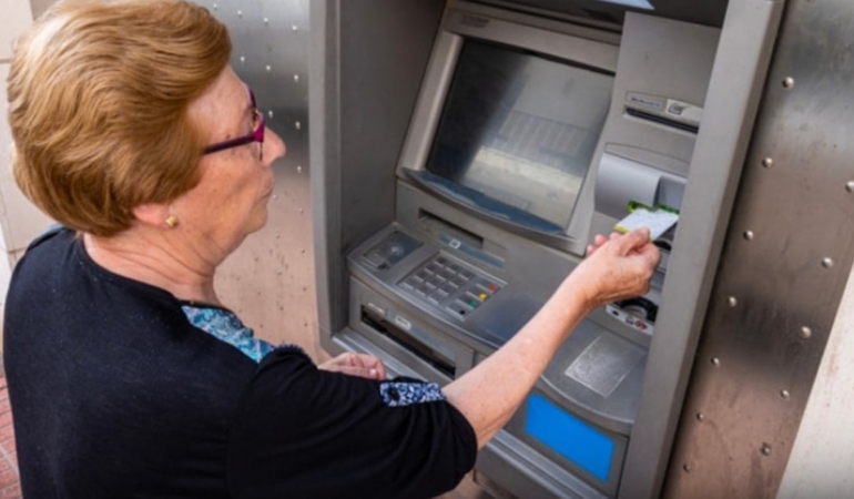 Bankalar kesenin ağzını açtı: Emekli promosyon tutarını arttıran arttırana