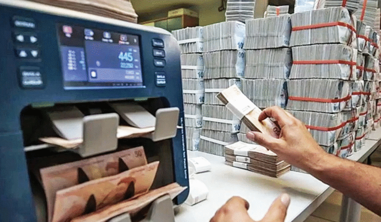 Bankalarda mevduat 92 milyar lira azalırken döviz mevduatı yükseldi