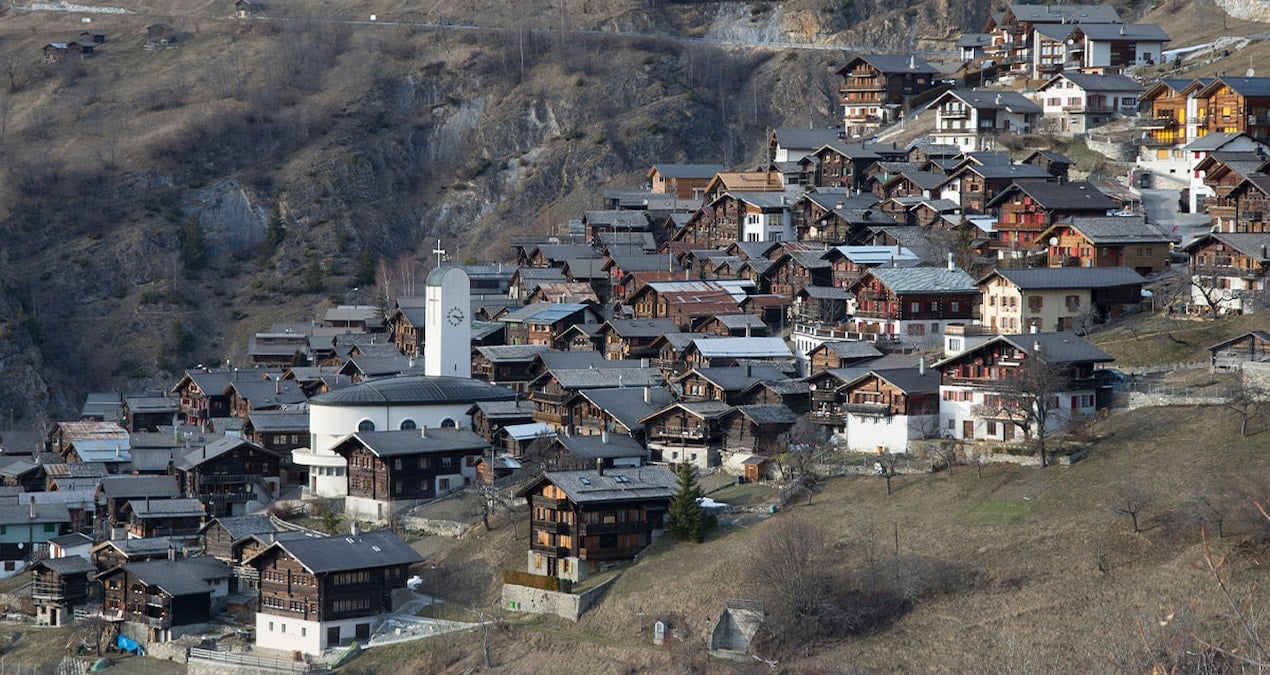 bu-koye-tasinana-12-milyon-tl-veriliyor-bT88U8xk.jpg
