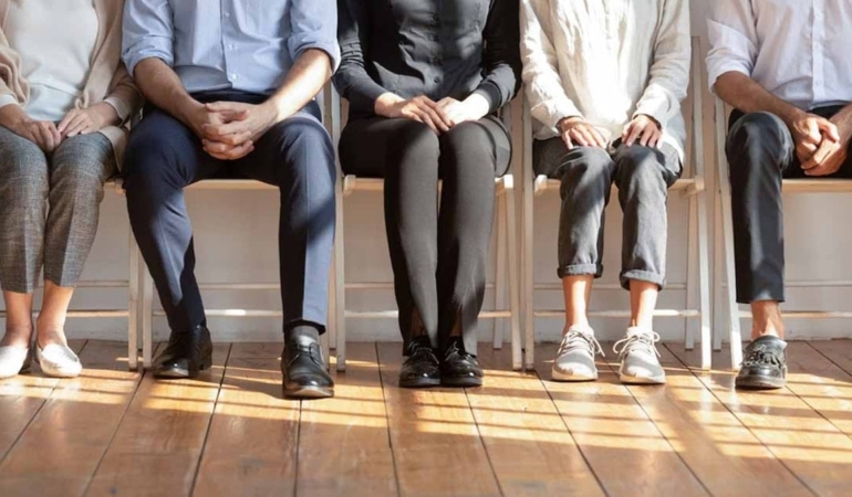 Bu ülkedeki işsizlere 300.000 dolar ikramiye verilecek