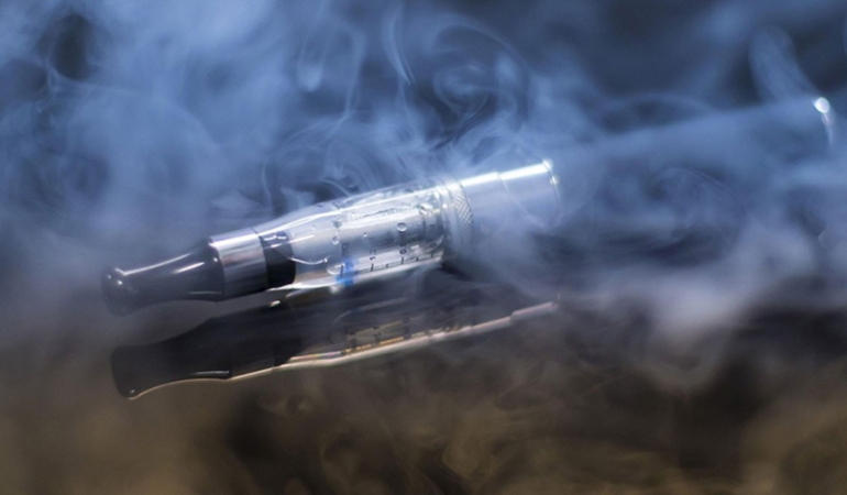 Elektronik sigara, sigara içmeyen gençleri maksat alıyor