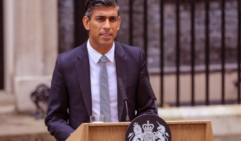 Eski başbakan hem danışman hem bankacı oldu! Kazancını ise bağışlayacak