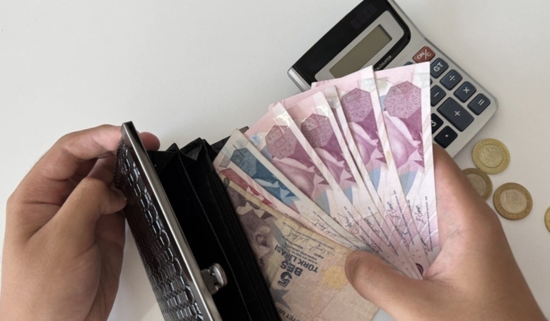 Geçen yıl doğru bilen uzmandan 2026 tahmini: “Asgari ücret bu rakamı geçmeyecek!”