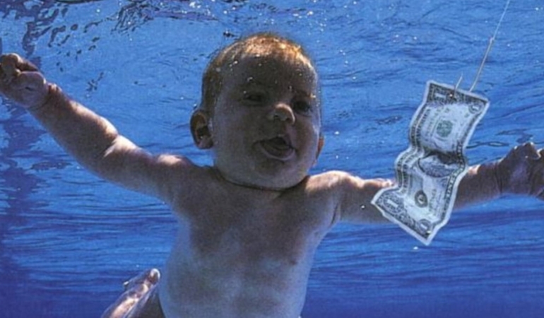 Herkesin bildiği ünlü albüm kapağı mahkemelik oldu! 34 yıl sonra bebeklik fotoğrafına sahip çıktı