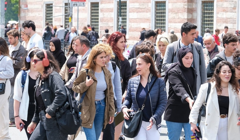 İş bulamıyorsan evlen kızım