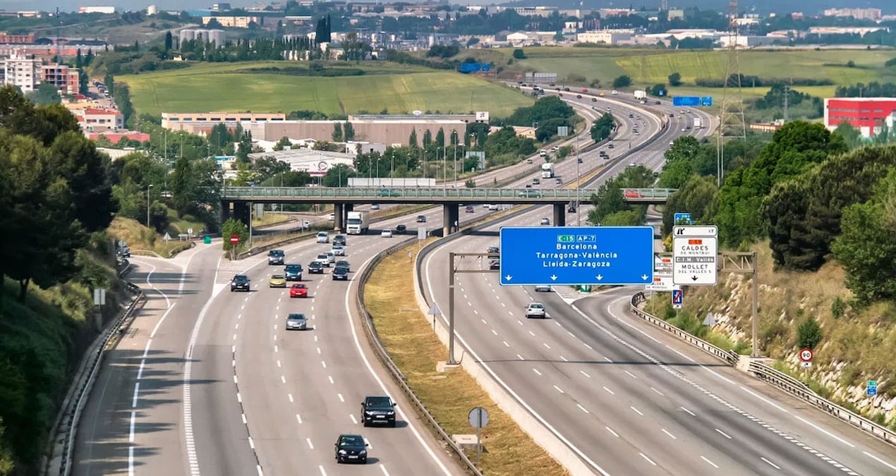 kimse-nasil-oldugunu-cozemedi-29-milyon-tl-yolda-buhar-oldu-5dlY7PkT.jpg