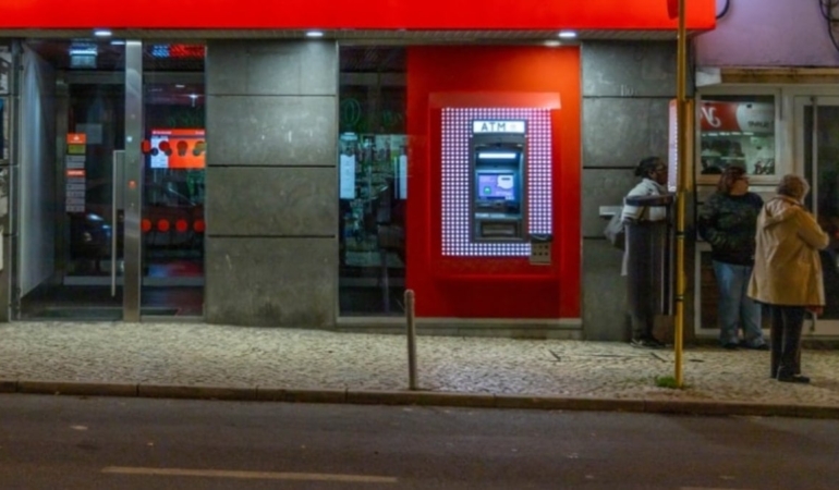 Köklü banka 76 şubesini tek tek kapatıyor