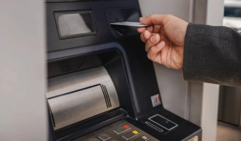 Komşudan emekli olanlar yaşadı! 15 Kasım’a kadar hesaplarına ikramiye yatacak