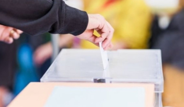 Kuzey Makedonya’da halk yerel seçim için sandık başında