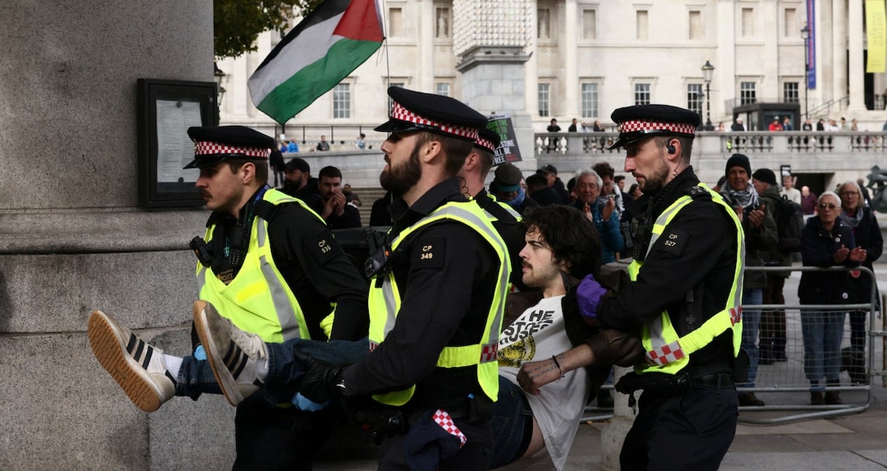 londradaki-filistin-hareketi-protestosuna-polis-mudahale-etti-piUYuY2A.jpg