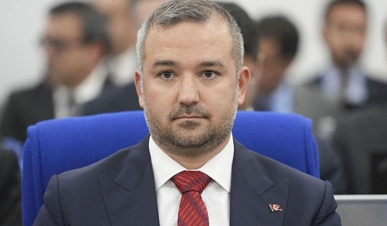 Merkez ipin üstünde denge arıyor