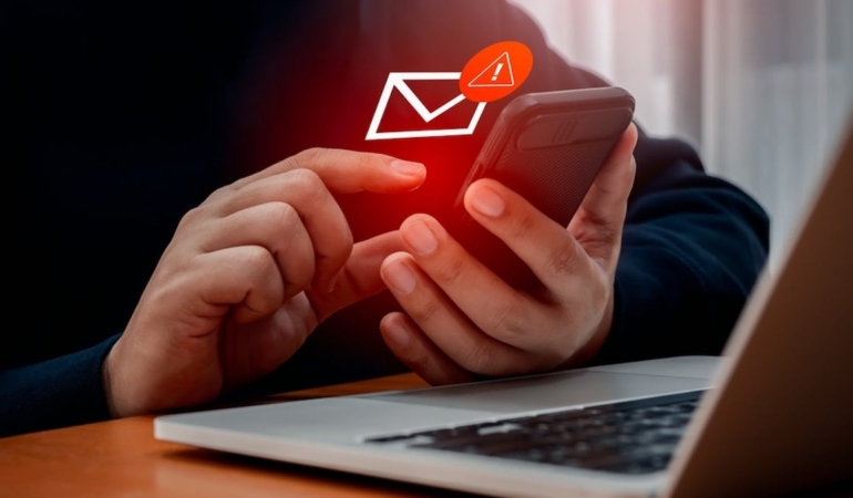 Mesaja tıkladığı anda banka hesaplarından para ve kredi çekildi: Dolandırıcıların yeni taktiği ortaya çıktı