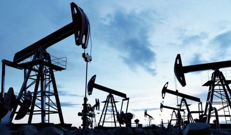 Petrol güne karışık seyirde başladı