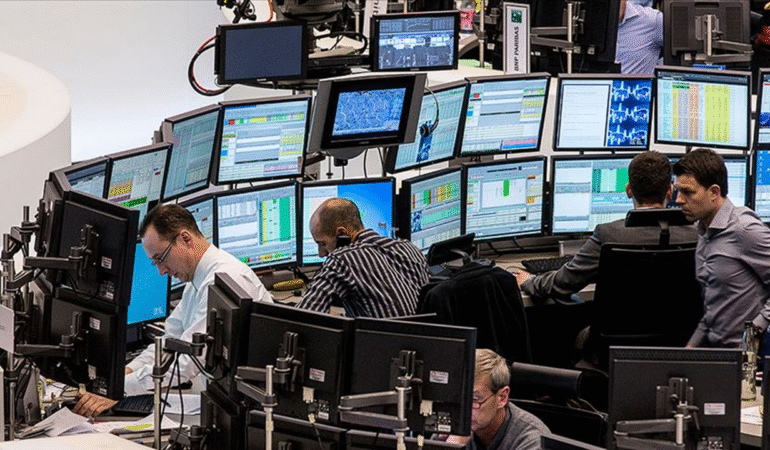 Piyasalarda siyasi belirsizlik etkisi: Altında yeni rekor, ABD ve Japonya borsasında yükseliş!