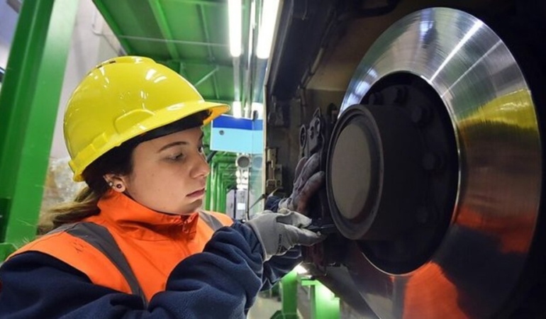 Sanayi üretimi artışa geçti