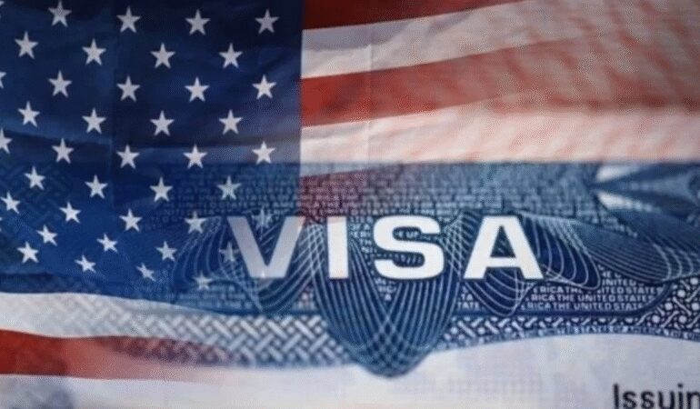 Trump’ın çalışma vizelerine 100 bin dolarlık ücret kararı mahkemeye taşındı