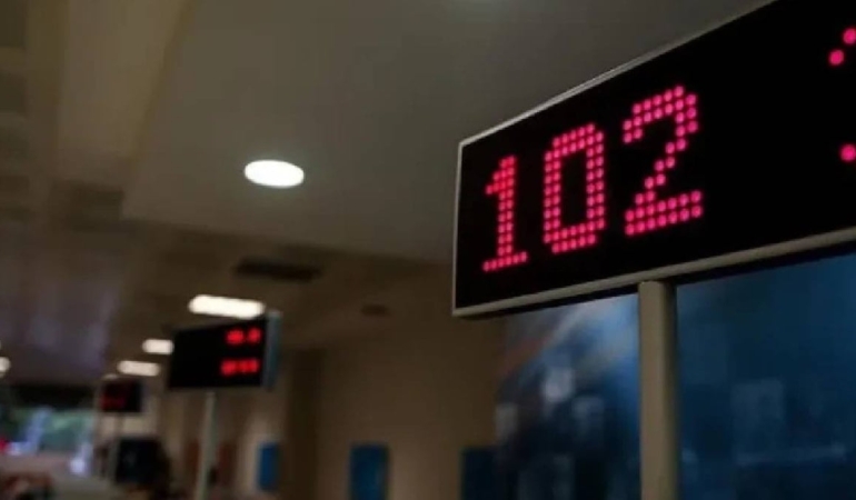 Ülkenin en büyük özel bankası iflas etti