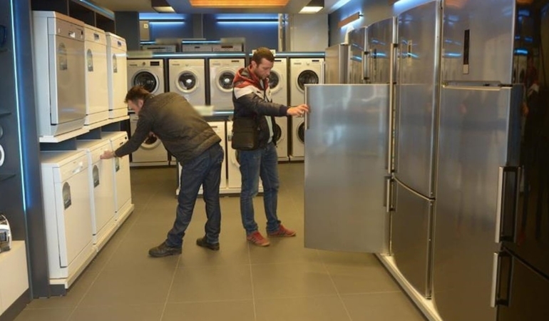 Ünlü beyaz eşya devi 2 fabrikasını kapatıyor: Binlerce kişi işsiz kalacak