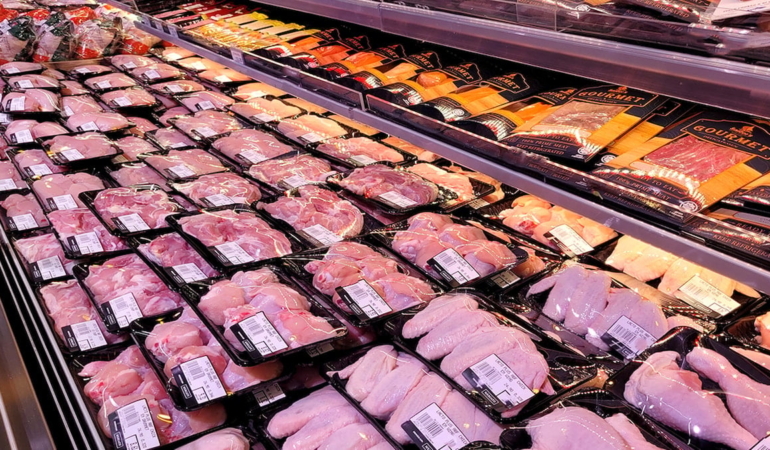 Ünlü marka tavuk ürünlerini raflardan toplatıyor: İçinden metal parçaları çıktı