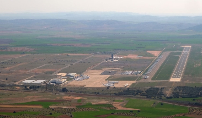 1 milyar euroluk havalimanı çürümeye terk edildi