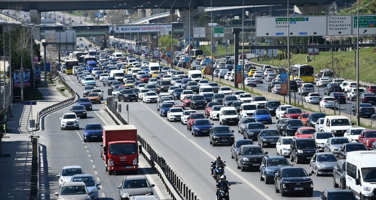 1-ocaktan-sonra-trafikte-bunu-yapan-58-bin-lira-ceza-odeyecek-pN1atnSr.jpg