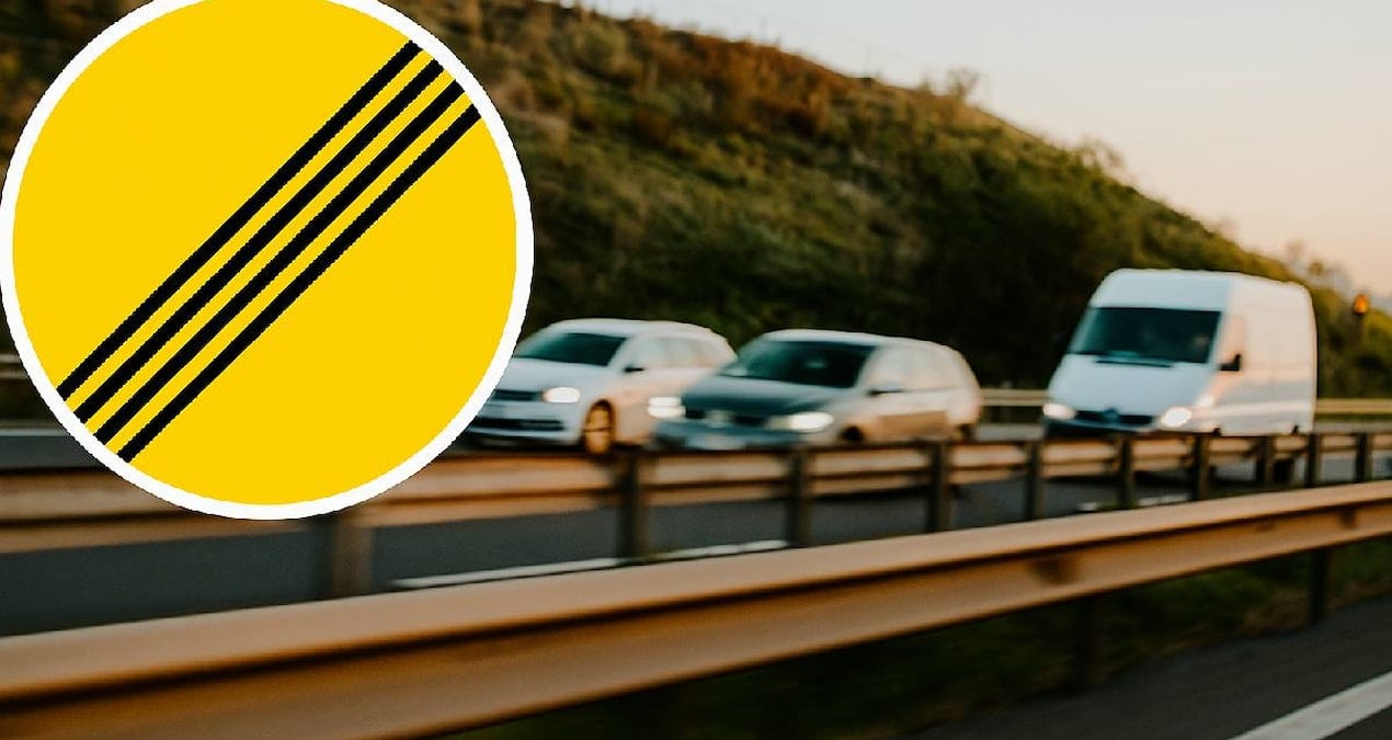 4-cizgili-sari-trafik-levhasi-suruculeri-meraklandirdi-iste-anlami-YIl27kfL.jpg