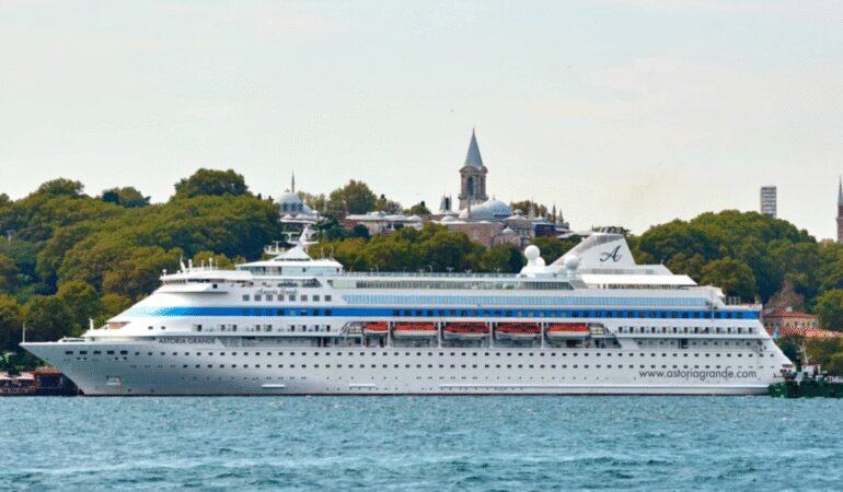 600 Rus turisti taşıyan gemi İstanbul’a yanaşamadı: Rus basını ‘Türkler intikam aldı’ diye yorumladı