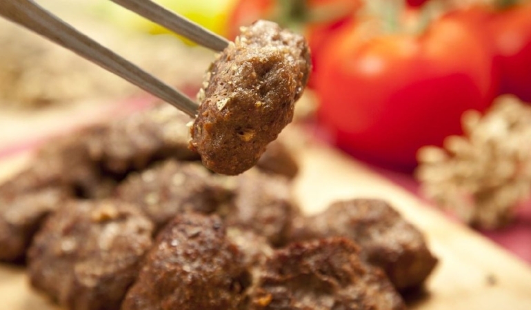 Avrupa’da helal marka köfteler acilen raflardan toplatılıyor